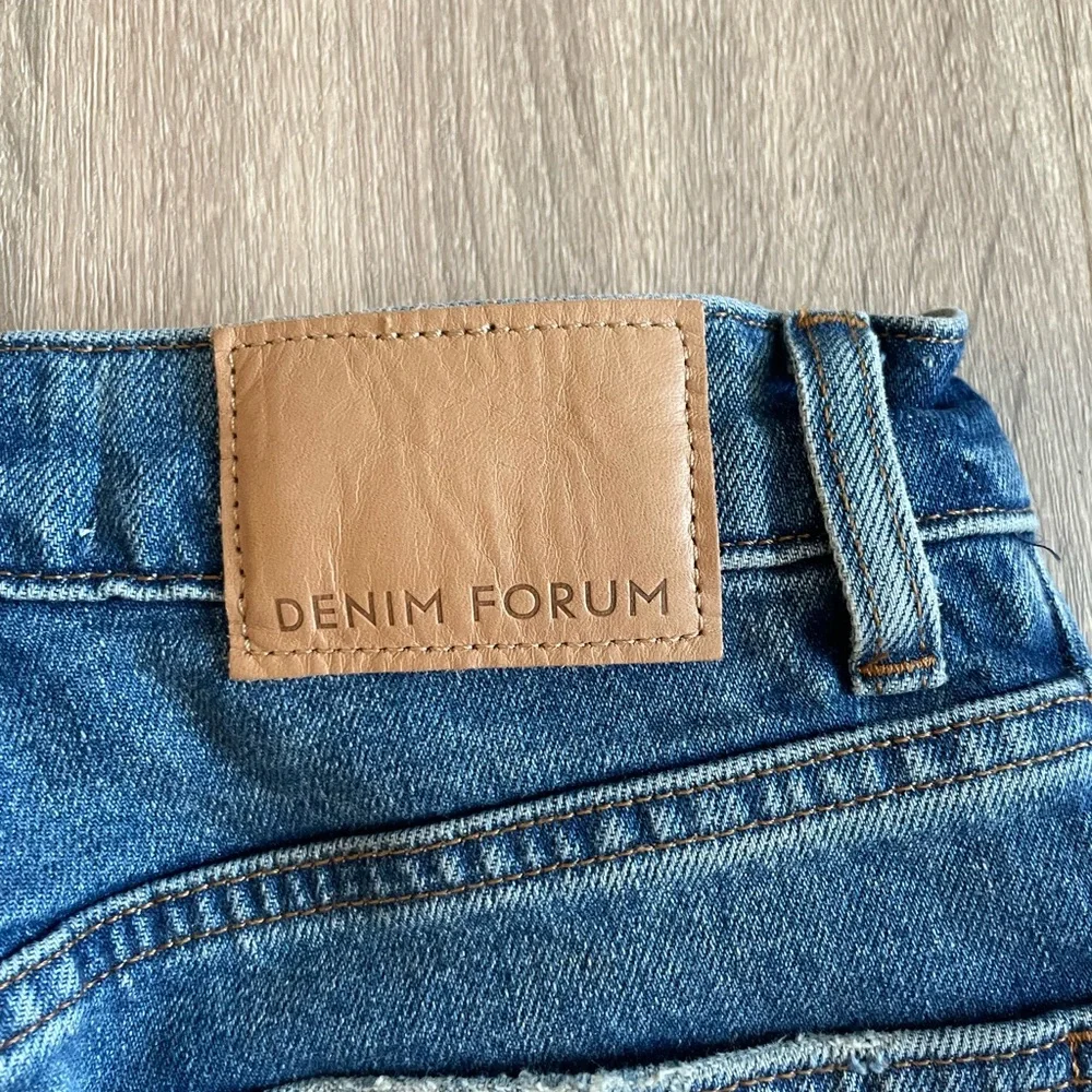 DENIM FORUM The 90s Hi-Rise Stacked Bootcut Jeans. Size 24 - Picture 5 of 11